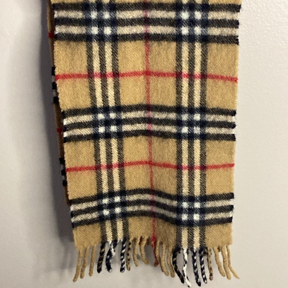 Burberry Archive Beige Nova Check Scarf in 100% Lambswool (47in X 7.5in) [A] - Picture 3 of 5
